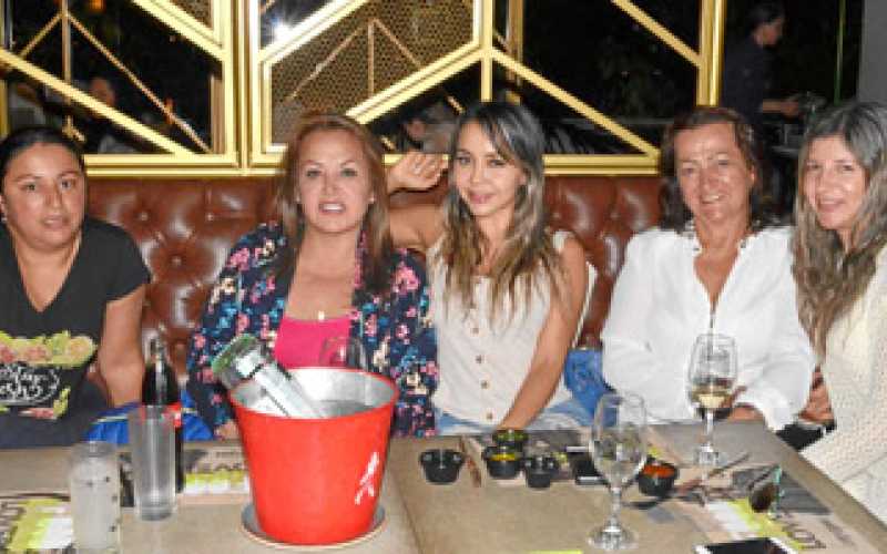 Luz Osorio Osorio, Gloria Esperanza Gómez Alzate, Paola Rincón Gómez, Consuelo Gómez Alzate y Amira Alzate Díaz.