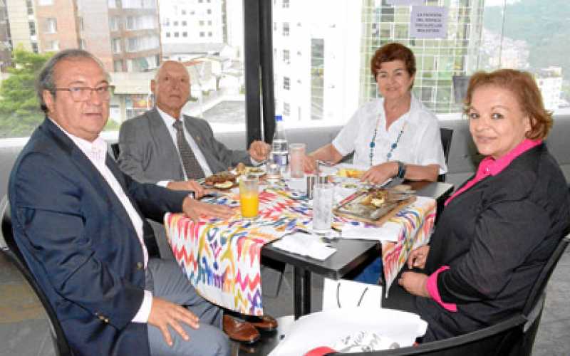 Ramiro López Montes, José Rubiel López Montes, Beatriz Gutiérrez de López y Nhora Hincapié de López.