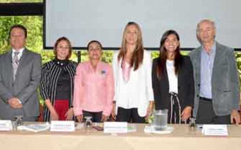 Sandra Milena Sanz, directora administrativa y financiera del Comité de Cafeteros de Caldas; Lorena Serna, coordinadora de Merca