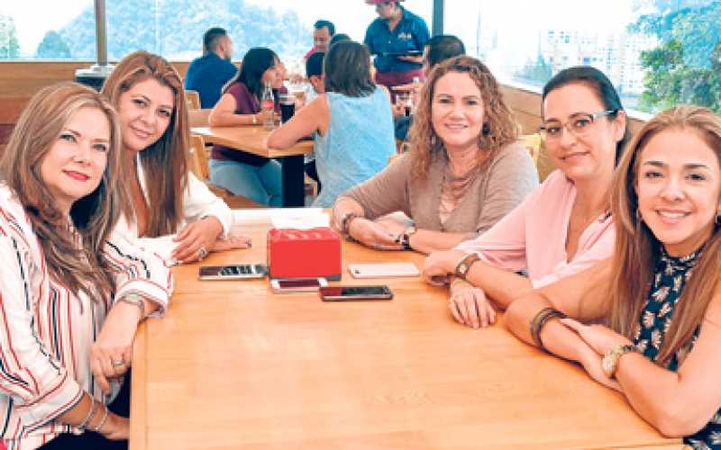 Gladys Botero Duque, Diana Torres Giraldo, Olga Lucía Giraldo Castaño, Sofía Neira Medina y Diana Ríos Galvis.