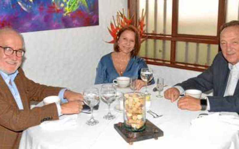 Guido Echeverri Piedrahíta, María Cristina López Arango y Gilberto Saffon Arango.