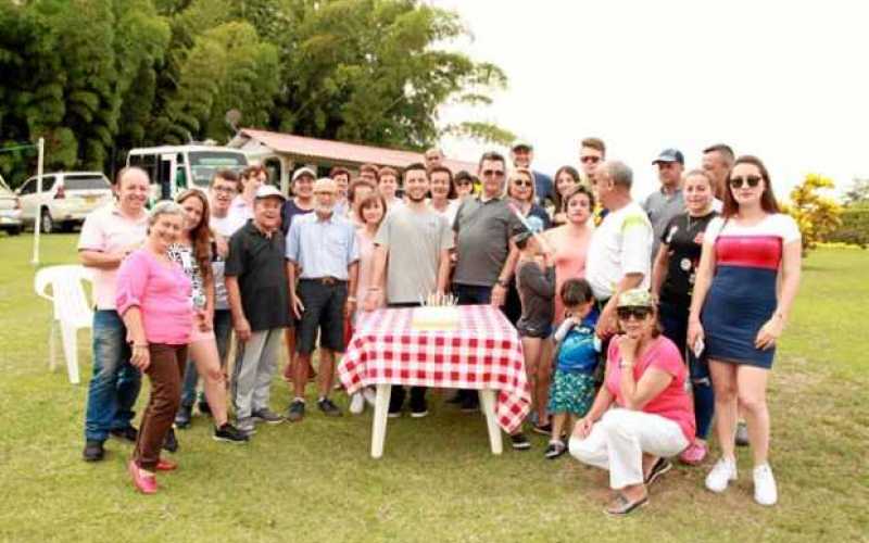 Durante la reunión familiar se celebró también el cumpleaños de José Alberto Giraldo Betancurth, quien cumplió 60 años.