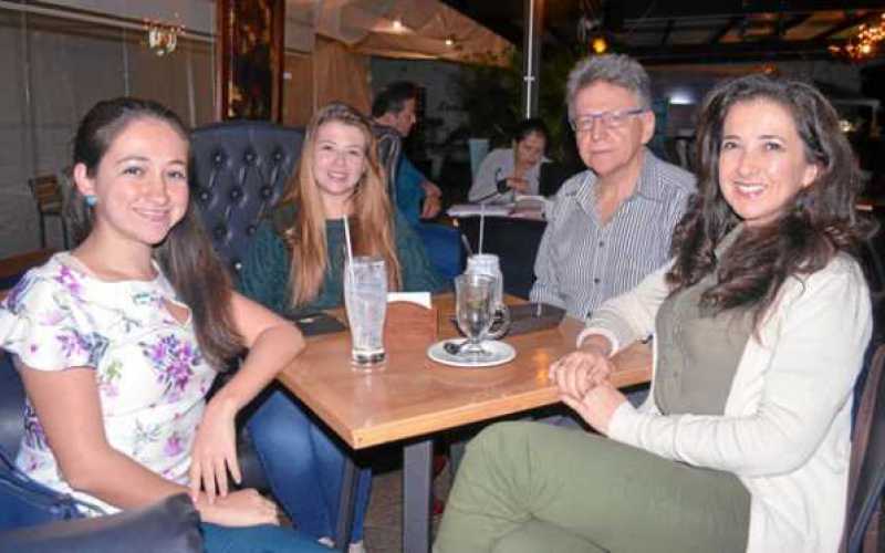 Vanessa Cardona Jaramillo, Alejandra Cardona Jaramillo, Óscar Cardona Díaz y Bertha Cecilia Jaramillo Restrepo.