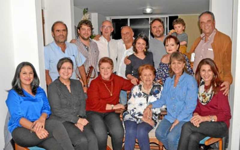Clemencia Ortiz Piedrahíta, Natalia García Restrepo, Amparo Restrepo de García, Mery Gómez de Robledo, Liliana Ocampo Gutiérrez 