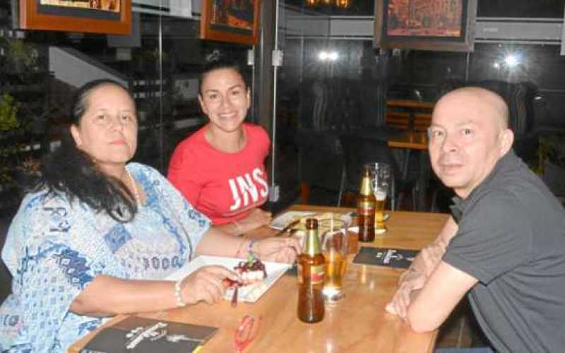 Ángela María Palacio López, Luz Elena López Vallejo y Nelson Álvarez Villada.