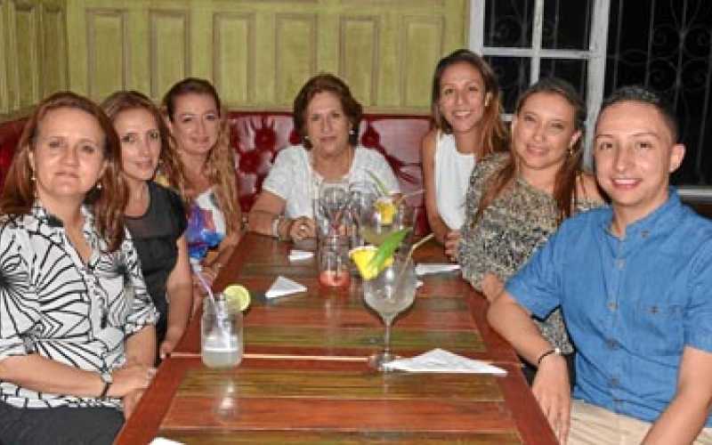 Gloria Patricia Giraldo Gil, Beatriz Puerta González, Diana Álvarez Posada, Dora Franco de Mejía, Carolina Salazar Velásquez, Je