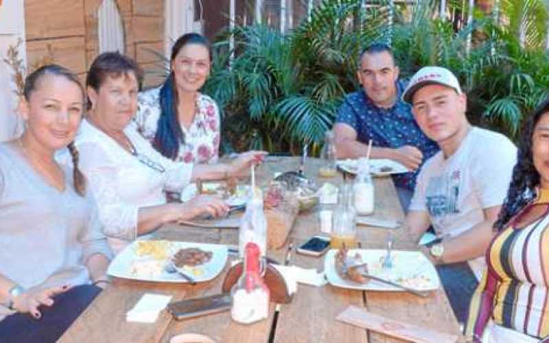 Diana Milena Gil Cardona, Teresa Cardona, Johana Gil Cardona, John Gil Cardona, Sergio Gil Herrera y Sandra Gil Cardona.