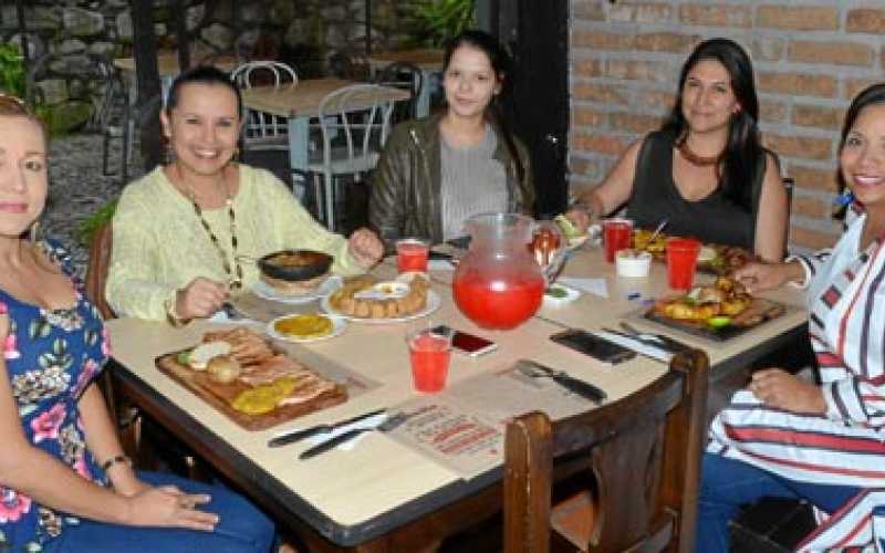 Claudia Montoya Ortiz, Maribel Fernanda Gutiérrez Duque, Martha Lucía Gil Tavera, Franyury Andrea Gallego Díaz y Yazmín Gómez Ot
