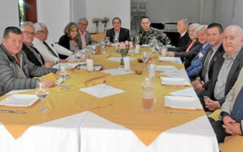 José Obdilio García, Antonio Botero, Guillermo Aristizábal, Uriel Ortiz Soto, Amparo Patiño, Otto Aristizábal, coronel Uriel Sal