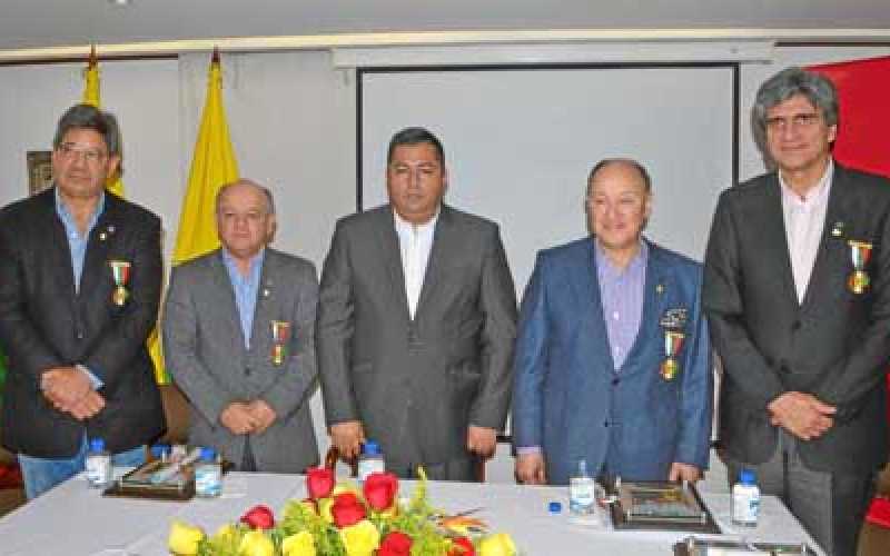 Alejandro Linares Cantillo, José Fernando Reyes Cuartas, magistrados; José Octavio Cardona León, alcalde de Manizales; Alberto R