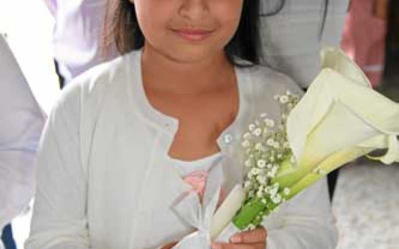 Luciana, de 9 años, estudia en la Normal Superior. Su familia ofreció una recepción.