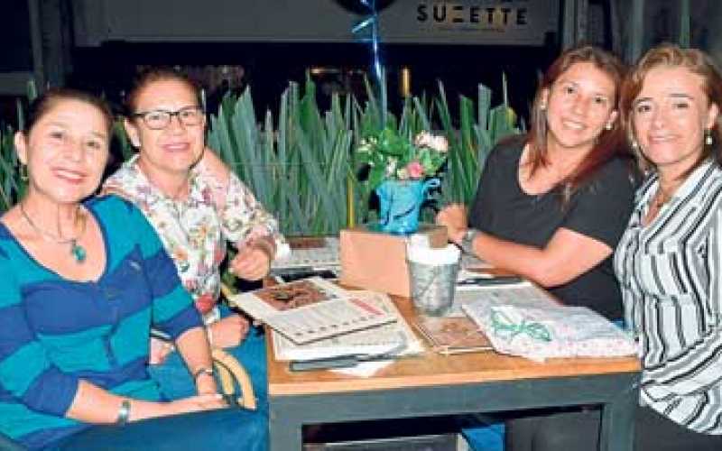 Claudia Patricia Valencia Bermúdez, María Inés López Roche y Diana Marcela Araujo citaron en el restaurante Changó a Liliana Mes