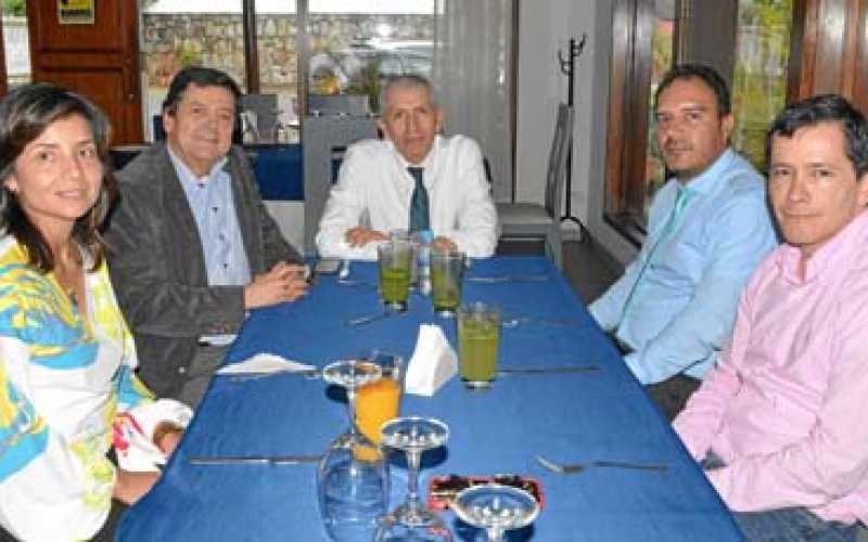 Ángela Benjumea Salgado, Felipe Marulanda Mejía, César Hernández Chica, Rubén López Gómez y Manuel Millán.