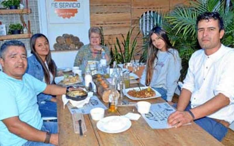 Ferney Salinas Ceballos, Yuliana Narváez Valencia, Betty de los Ríos Jaramillo, Camila Rico Sáenz y Víctor García Muñoz.