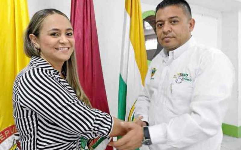 Diana María Tabares Clavijo y José Alexander Mejía Castellanos, alcalde de Fresno Tolima.