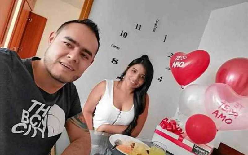 Foto|Lector interactivo| LA PATRIA. El abogado Jorge Reinosa le celebró el cumpleaños a su esposa, María del Pilar Escobar, en s