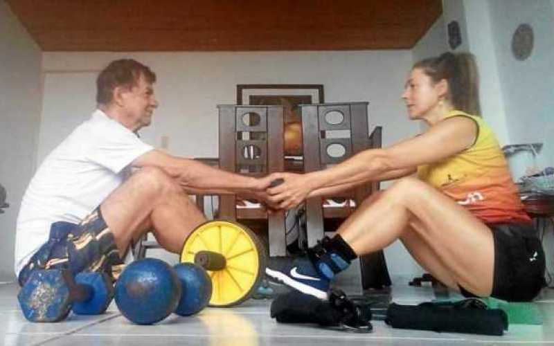 Cesar Arcila Arbelaéz y su esposa Amparo Vélez Hurtado.