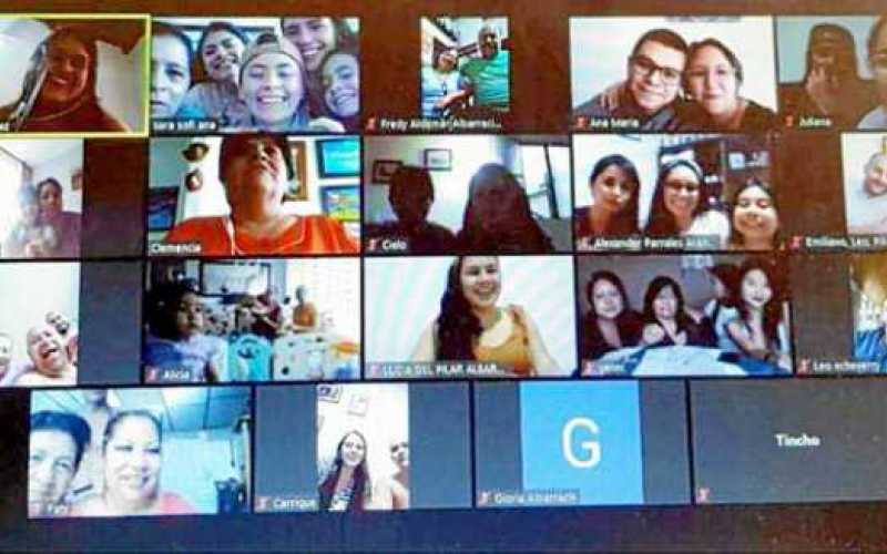 Arriba: Juliana, Marta, Sofía, Sara, Isabela, Ana María , Olga, Aldemar, Rudiguer, Ana María, Nicolás Y Juliana.  Segunda linea: