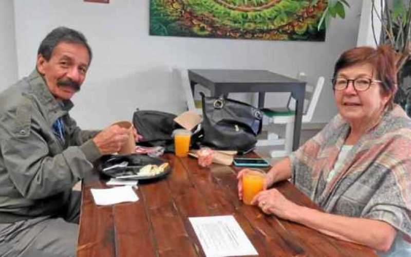 Foto / José Fernando Tangarife / LA PATRIA Bernardo Arias Gómez y Francoice Duffez.