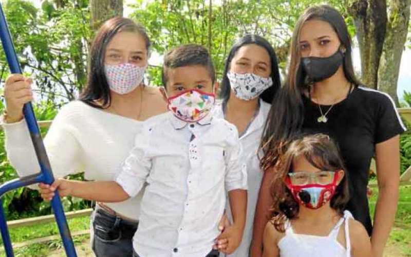 Luisa María Ospina Arias, Emmanuel Giraldo Arias, Vanessa Gómez Osorio, Luis Fernanda Cruz Arias y Hellen Toro Becerra.