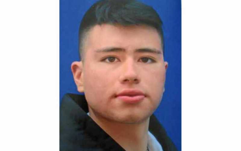 Familiares de Jacobo Arboleda Giraldo le celebraron con una comida su grado de bachiller del Seminario Menor de Manizales. Amigo