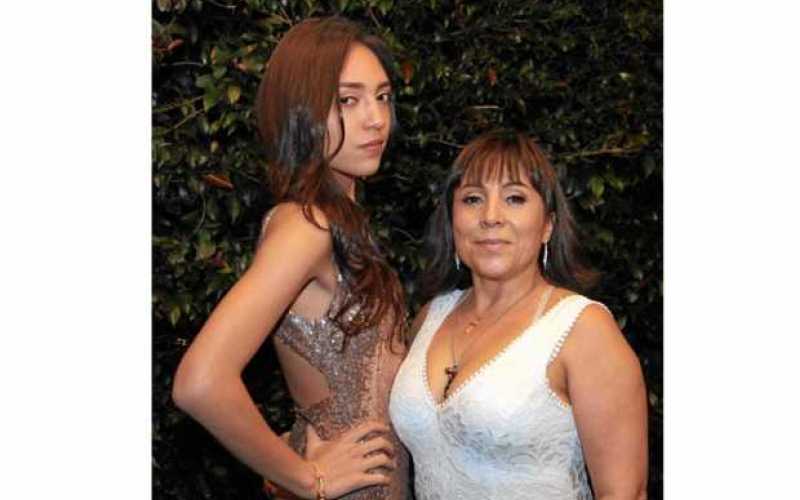 Sara Lucia Estrada Garzón se graduó de bachiller del colegio Filipense, celebró con una cena en el restaurante La Farfalla, en c