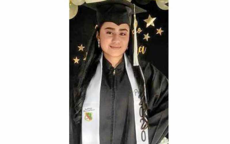 Mariana Duque Ocampo obtuvo su grado de bachiller en el Instituto Universitario. Es hija de Carlos Ariel Duque y Dolly Ocampo. P
