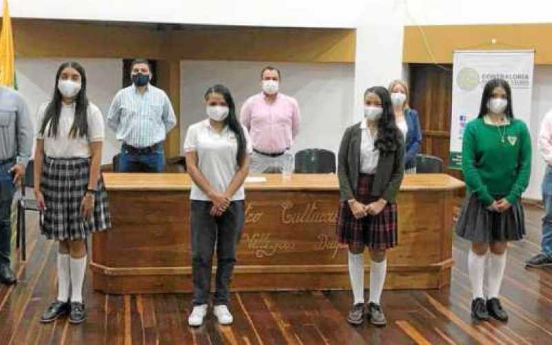 Gerardo Osorio, alcalde de Manzanares, agra- deció a las instituciones educativas y a los con-tralores escolares por participar 