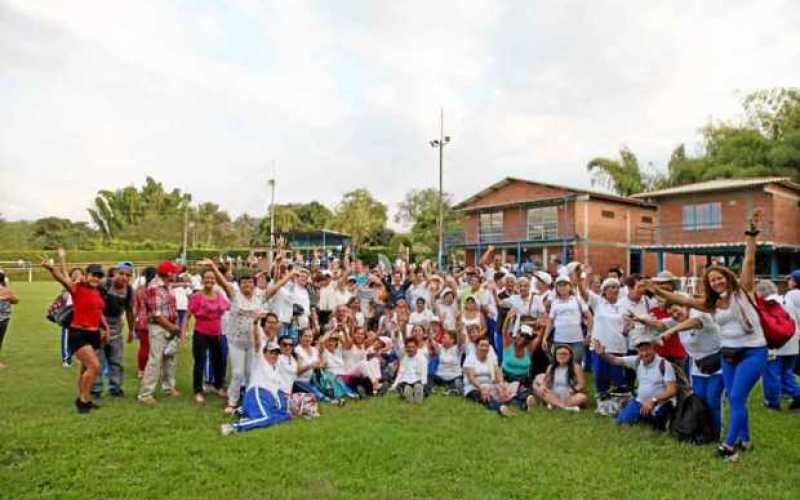 La Fundación Martín Sierra Quiroz celebró el Fin de Año con 240 adultos mayores. La actividad se desarrolló en Santágueda.