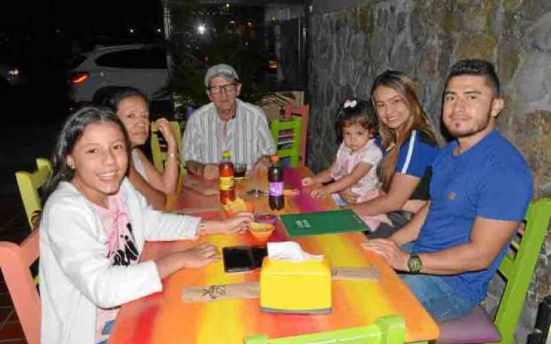 Mariana Mejía Marín, Leny Vásquez, Alfonso López García, Isabela Marín Franco, Estefanya Arango Marín y Richard López Vásquez.