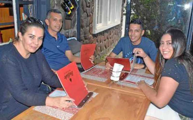 Yudy Barrientos González, Diego Rendón Aponte, Diego Andrés Rendón Barrientos y Sara Ovalle Cataño.