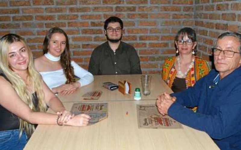 María Camila Londoño Mejía, Ana María Idárraga Mejía, Carlos Alexis Gómez Ruiz, Rosalba Mejía García y Luis Emilio Idárraga Beta