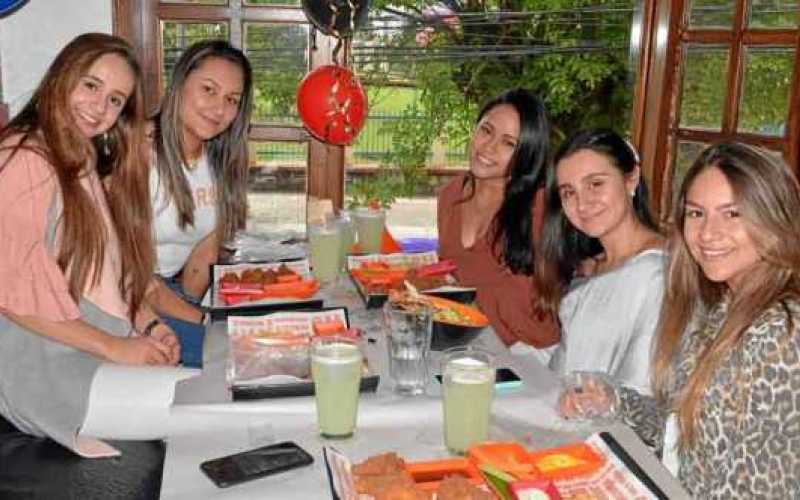 Isabela Cárdenas Gaviria, Isabela Ocampo Escobar, Valentina Castañeda Taborda, Sofía Puerto Valencia y María Antonia Corrales Va