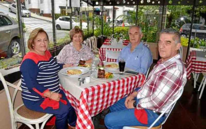 Mercedes Gómez Salazar, Olga Lucía Ramírez Zuluaga, Absalón Zuluaga Montes y Gonzalo Zuluaga Montes.