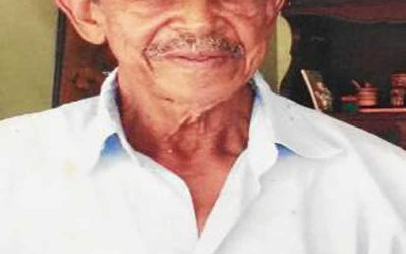 José Evaristo Valencia Valencia, empresario de las colaciones y blanqueados, productos típicos de Supía (Caldas) derivados de la