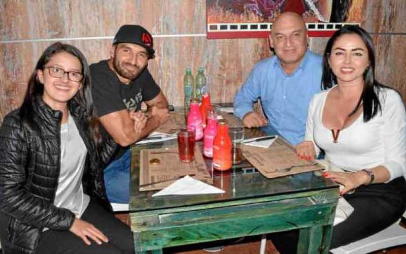 Isabela Londoño Lizarralde, Daniel Lizarralde Velásquez, Hugo Lizarralde Bruce y Luz Adriana Lizarralde de Gómez.