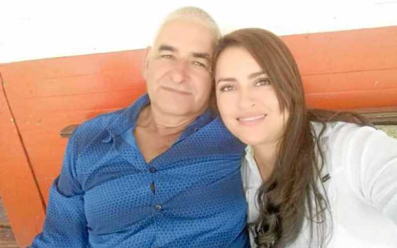 Jorge Patiño Hoyos al lado de su hija Leidy Patiño Gallego.
