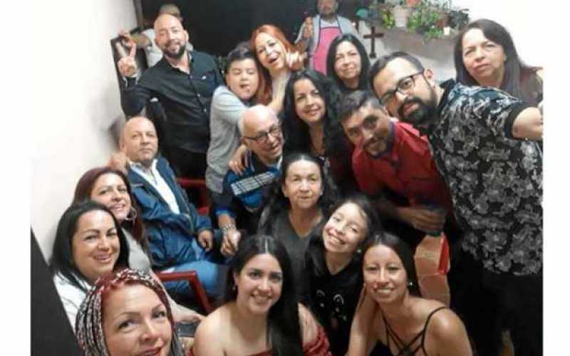 Foto | Cortesía | LA PATRIA Jaime Díaz Ruiz con su esposa, Rosalba; sus hijos, Jaime, Julián, Liliana, Adriana, Marcela, Alba, J