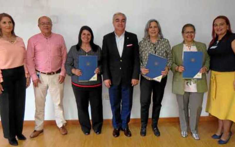 Martha Lucía García Castro, administrativa; Marco Tulio Jaramillo Salazar, vicerrector académico; Gloria Elcy Acevedo Martínez, 