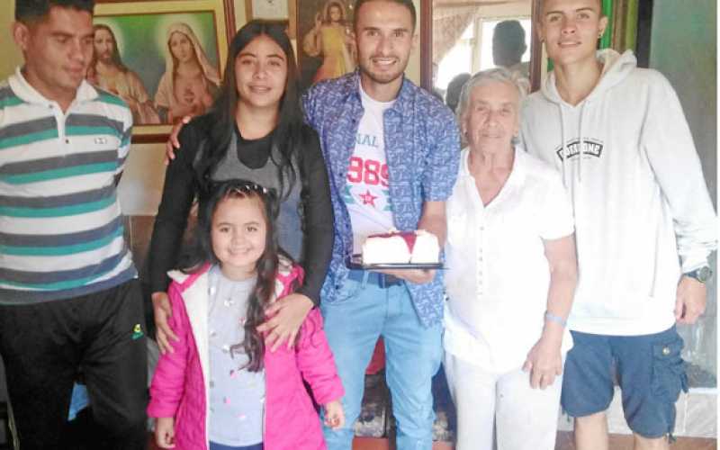 José Saúl Villa Rendon, suscriptor de LA PATRIA nos comparte la celebraciónen familia del cumpleaños de su hijo Cristian David V