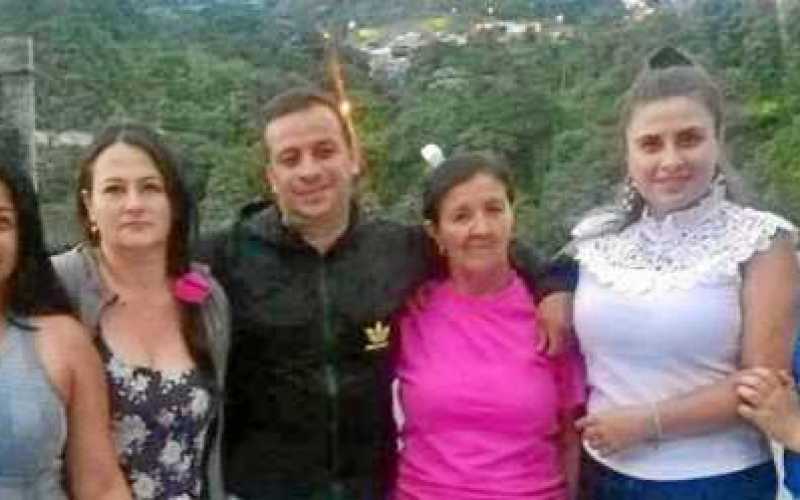 Foto| Cortesía| LA PATRIA Johana Fernández, Yanet Clavijo, Juan Alberto Fernández, Rosalba Valencia, Marinela Fernández y Paula 