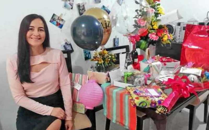Foto | Cortesía | LA PATRIA Adriana Echeverry Delgado celebró sus 50 años en su casa en compañía de su hija y de su familia de m