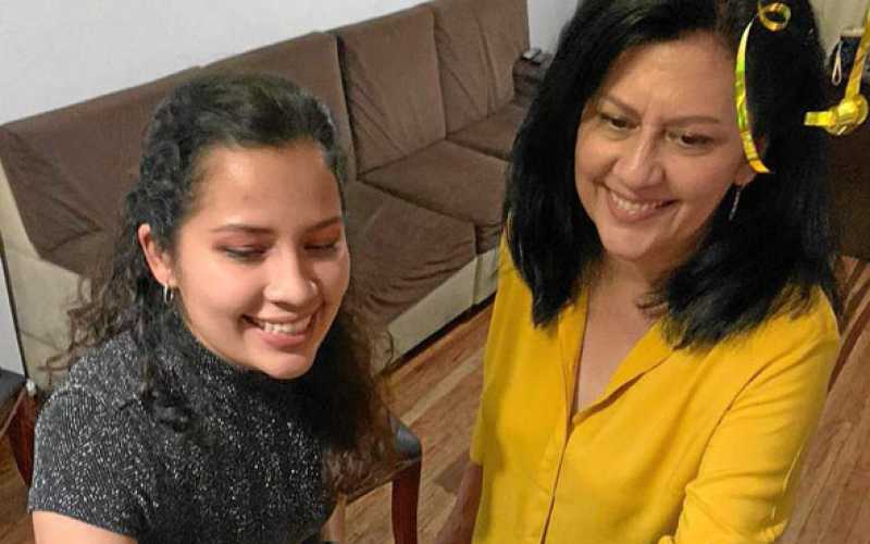 Karen Daniela Patiño López y su madre, Patricia López Camargo.