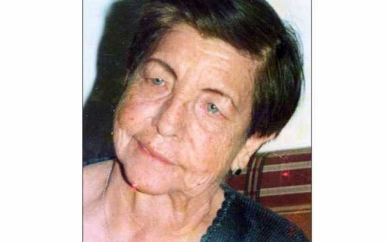 Madre, hace un año que partiste dejando un vacío tan infinito en nuestra alma que nada podrá superar, sin embargo te sentimos en