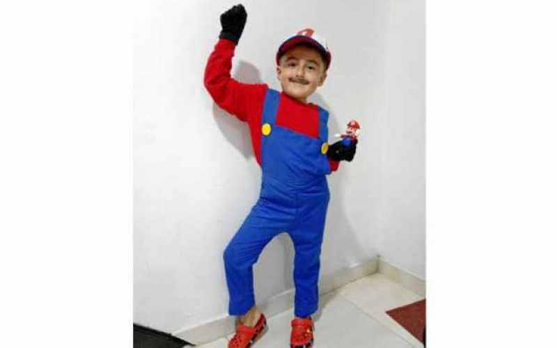 Juan Daniel López Castaño, oriundo de La Merced (Caldas), disfrutó con su disfraz de Mario Bros durante la fiesta de los niños e
