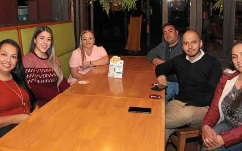 Cena en el restaurante La Farfalla para celebrar el cumpleaños de Cristian Camilo Giraldo. Lo acompañaron: Lida Marcela Vargas C