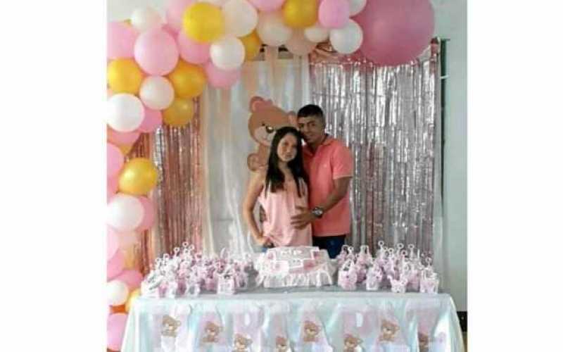 Jhon Jairo Tabares y Tatiana Gallego celebraron el baby shower de su hija, María Paz, en el corregimiento de San Bartolomé (Páco