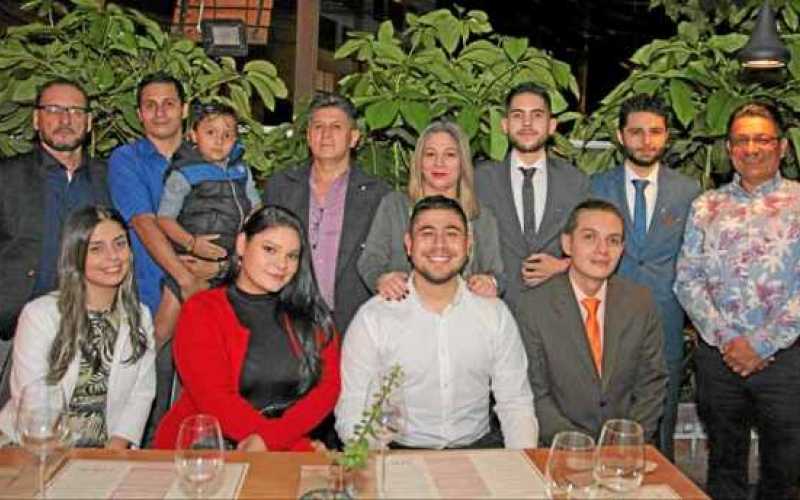 El 25 de septiembre, en el restaurante Serrano se ofreció una comida con motivo del grado de abogado, de la Universidad de Maniz