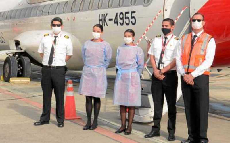 La tripulacion de vuelo estuvo conformada por Diego Vargas, comandante; Carolina Medina, Johana Benítez, Felipe Robayo; primer o