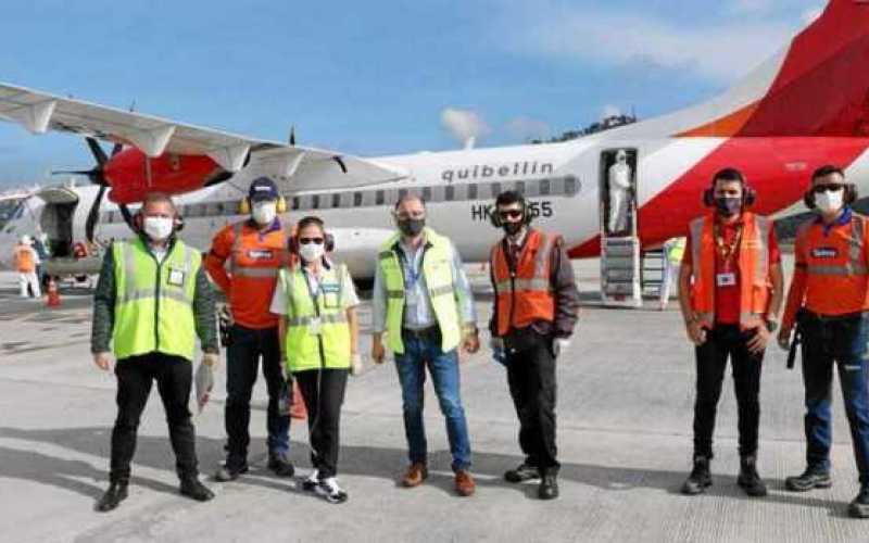 Foto|Freddy ArangoLA PATRIA Los operadores de tierra de Talma durante el regreso de la aerolinea Avianca Express al aeropuerto L